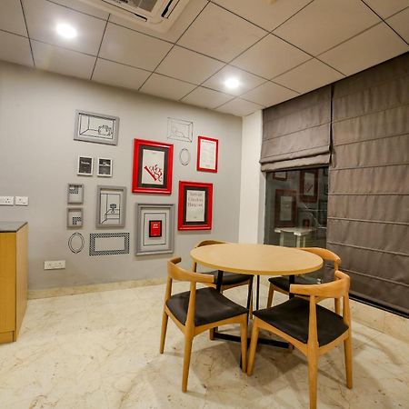 Collection O Singha Chowk Gurgaon Exteriör bild